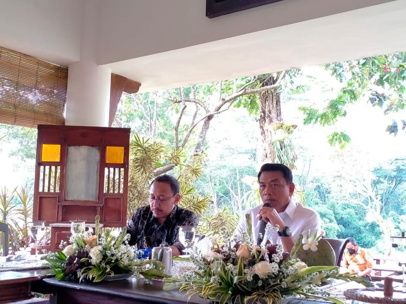 Kepala Staf Kepresidenan RI, Moeldoko memberikan keterangan kepada wartawan di Kota Malang, Jumat (12/11).
