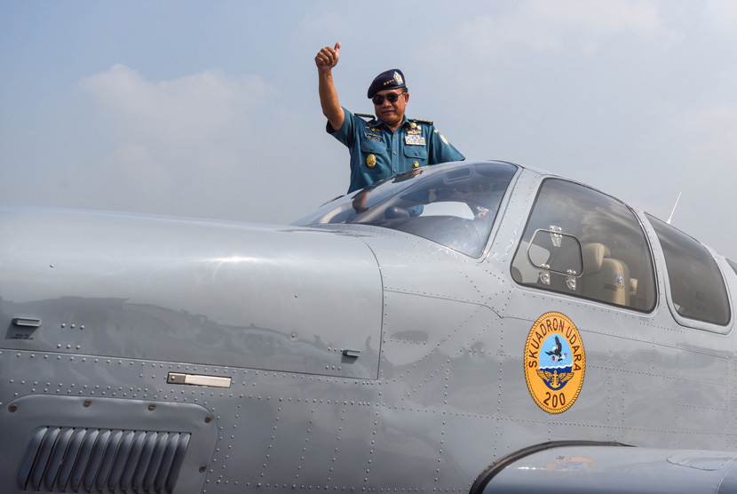 Kepala Staf TNI AL (KSAL) Laksamana TNI Ade Supandi di base ops Pangkalan Udara TNI AL Juanda, Sidoarjo, Jawa Timur, Senin (20/4). (ANTARA/Zabur Karuru)