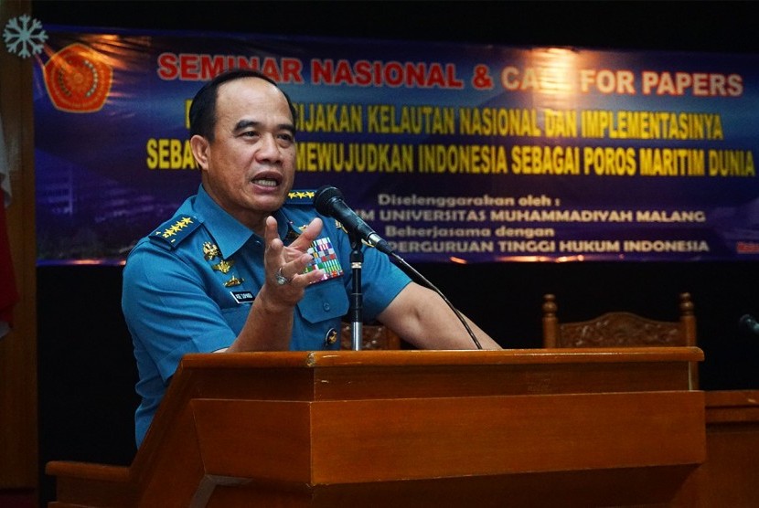 Kepala Staf TNI Angkatan Laut (KASAL), Laksamana Ade Supandi, saat memberikan materi. 