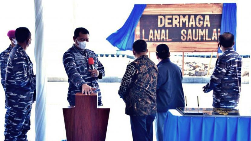 Kepala Staf TNI Angkatan Laut (KSAL) Laksamana Yudo Margono meresmikan Dermaga Pangkalan TNI AL (Lanal) Saumlaki di Kabupaten Kepulauan Tanimbar, Provinsi Maluku, Kamis (18/6).