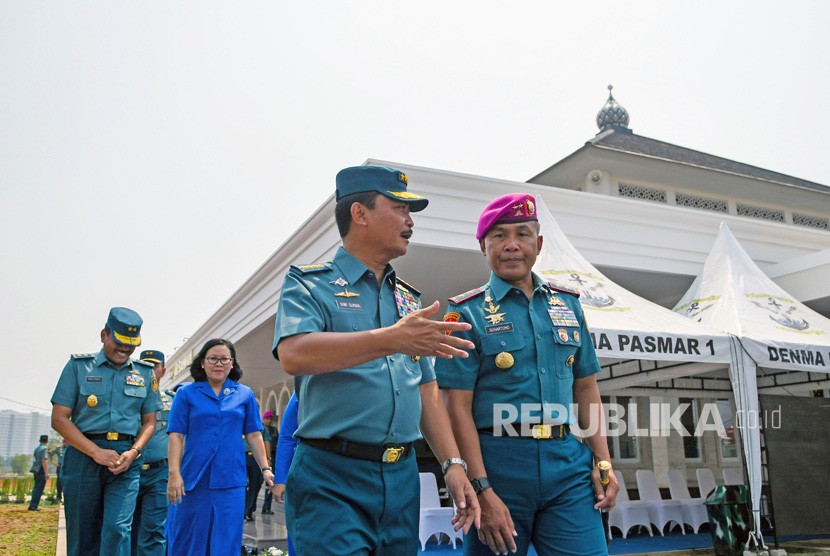 Kepala Staf TNI Angkatan Laut Laksamana TNI Siwi Sukma Adji (kedua kanan) 