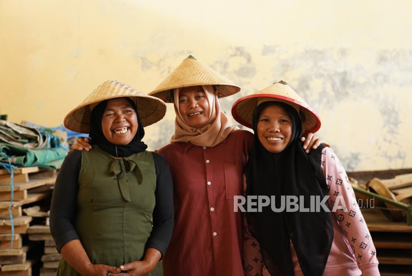 Kepemimpinan perempuan di tingkat akar rumput menjadi salah satu elemen penting dalam menguatkan dampak pemberdayaan ekonomi.