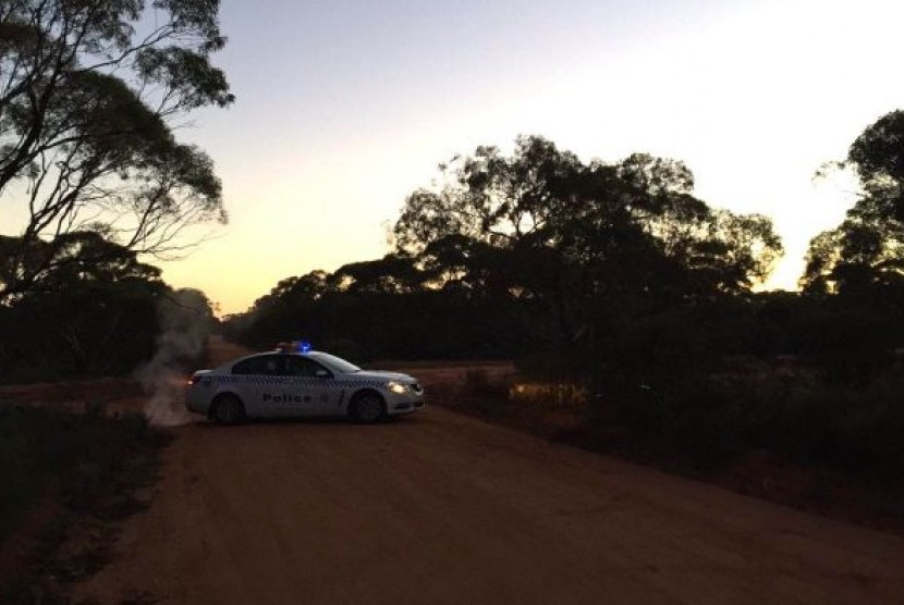 Kepolisian Australia Selatan menutup jalan menuju puing-puing pesawat yang jatuh di Riverland.