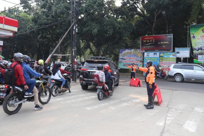 Kepolisian Daerah (Polda) Banten telah mengeluarkan sanksi 74 tilang sebanyak dan 375 teguran simpatik pada Operasi Patuh Kalimaya 2020. Hal ini dilakukan dalam operasi pada hari ke-11 di wilayah hukum Polda Banten.