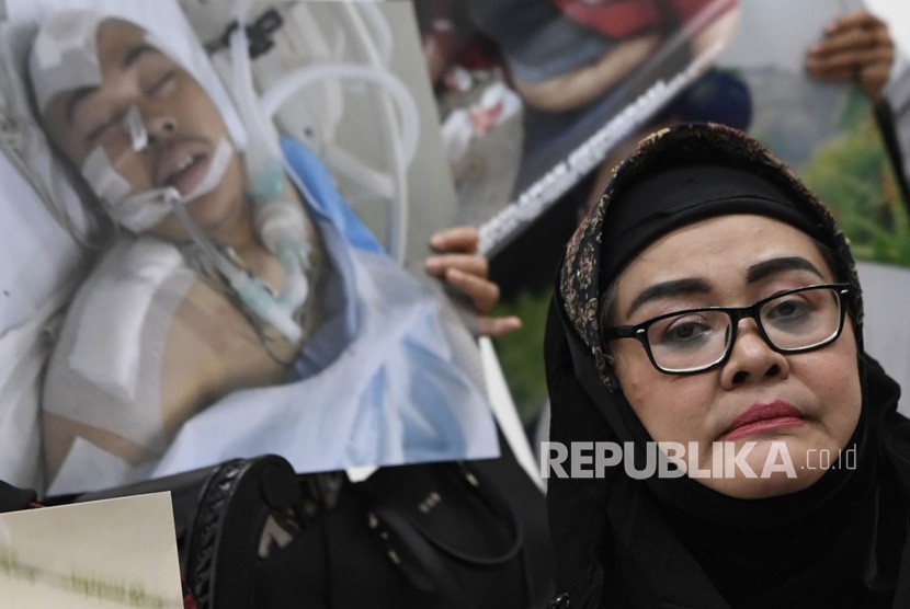 Kerabat mahasiswa Universitas Al Azhar, Faisal Amir mendatangi Komnas HAM untuk menyampaikan pengaduan di Jakarta, Jumat (27/9/2019). 