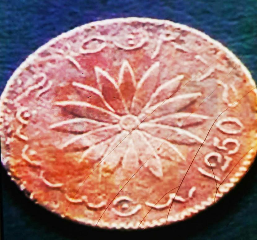Kerajaan Luwu merujuk coin berangka tahun 1250. 