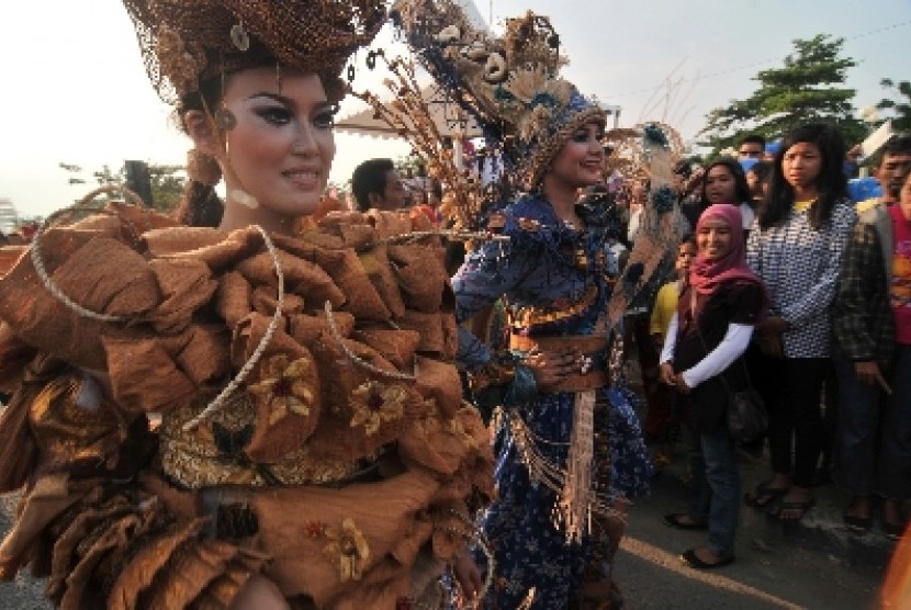 Keramaian di Festival Teluk Palu