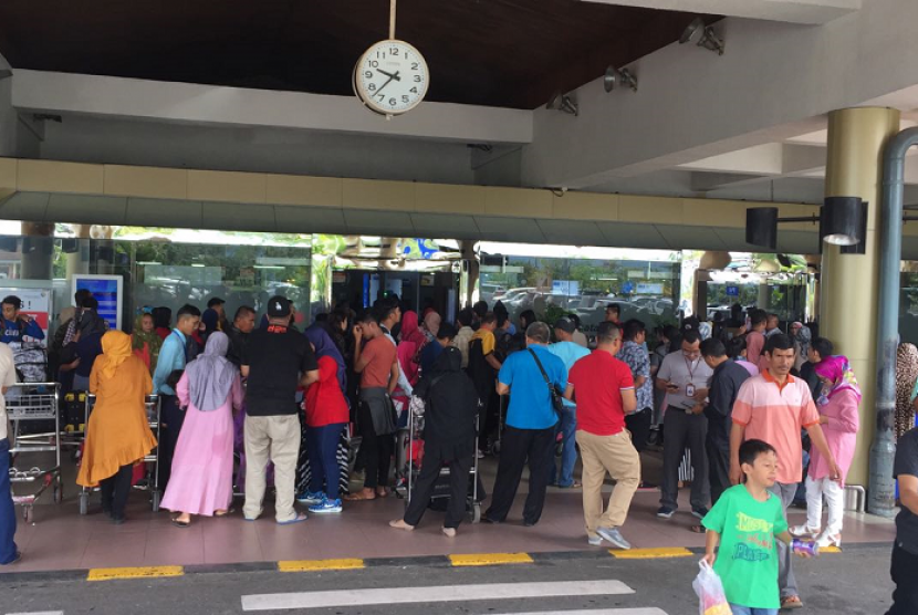 The passengers at Minangkabau Airport is still felt.