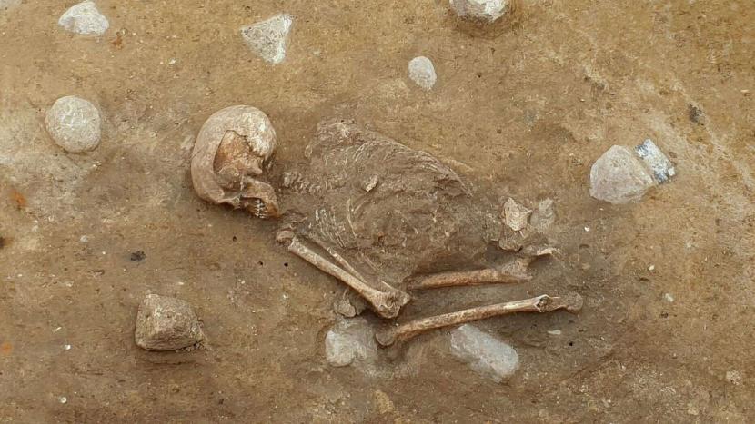 Kerangka misterius seorang wanita yang meninggal lebih dari 4.000 tahun yang lalu telah ditemukan di Jerman.
