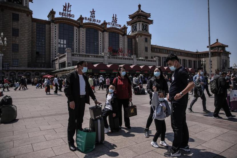 Kereta api di China mengangkut sedikitnya 18,3 juta penumpang pada hari pertama musim mudik liburan Hari Buruh, Sabtu (1/5). Ilustrasi