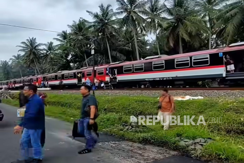 KA Bandara YIA Mogok di Tengah Perjalanan, Penumpang Berhamburan Cari Kendaraan