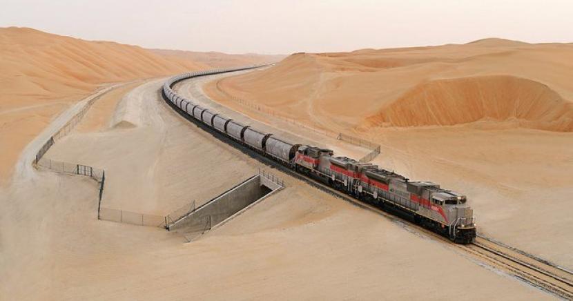 Kereta api pertama akan menghubungkan Uni Emirat Arab (UEA) dan Arab Saudi. Jalur kereta api tersebut membentang sepanjang 139 kilometer.  Arab Saudi Berencana Tambah 8.000 Kilometer Jalur Kereta Api