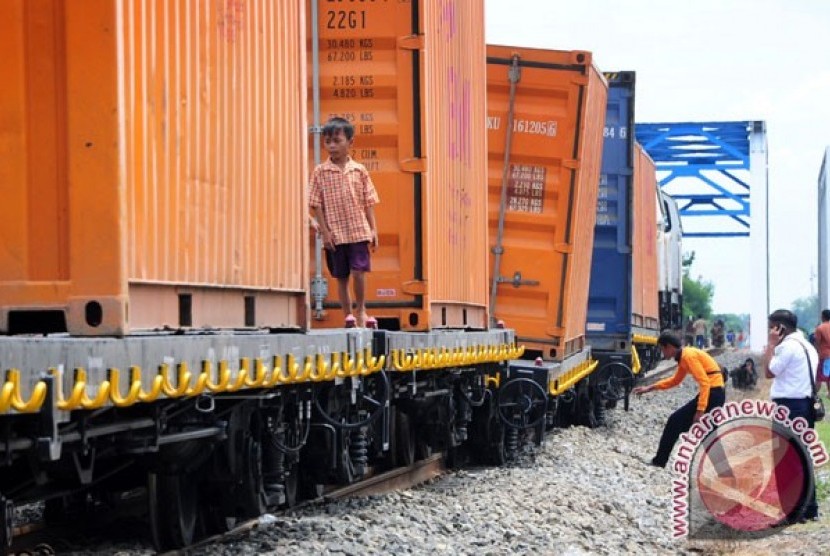 Kereta barang anjlok (ilustrasi)