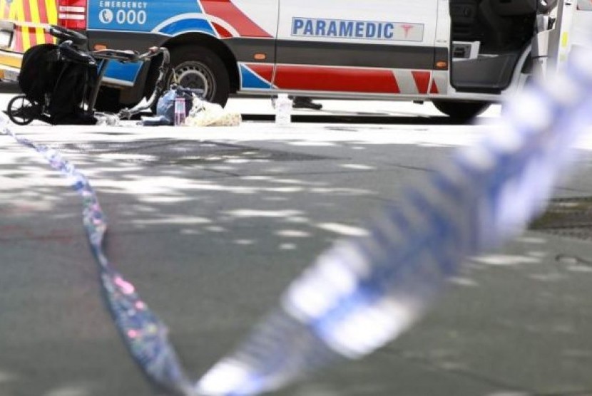 Kereta dorong bayi terlempar setelah seorang pria melajukan mobilnya ke trotoar di pusat kota Melbourne.