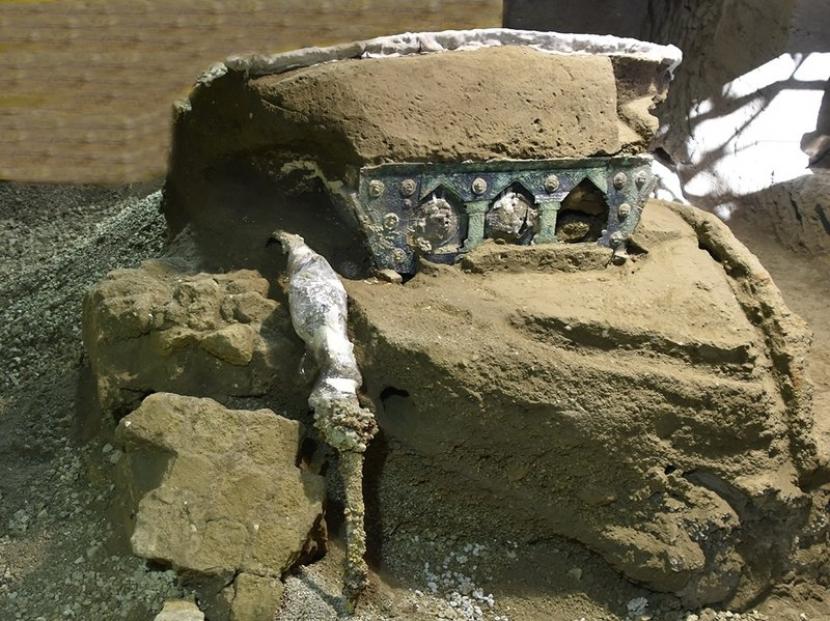 Kereta kuno berusia 2.000 tahun yang ditemukan di Pompeii.