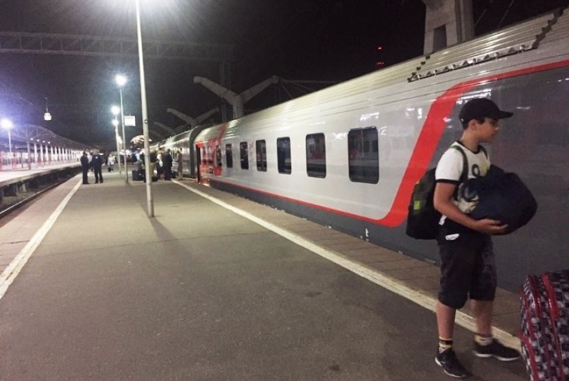 Kereta malam dari Moskow ke Saint Petersburg.