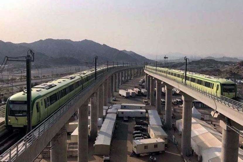 Kereta Mashaer yang melayani jamaah haji Timur Tengah untuk rute Mina-Arafah.