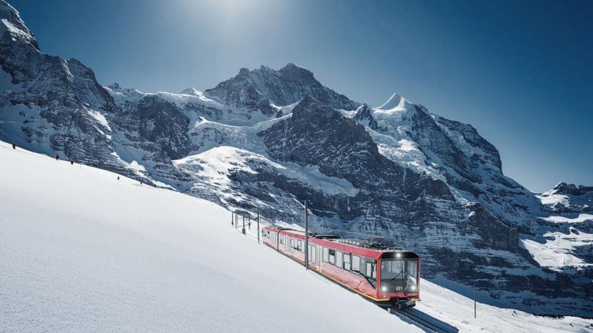 Kereta menuju stasiun Jungfraujoch.