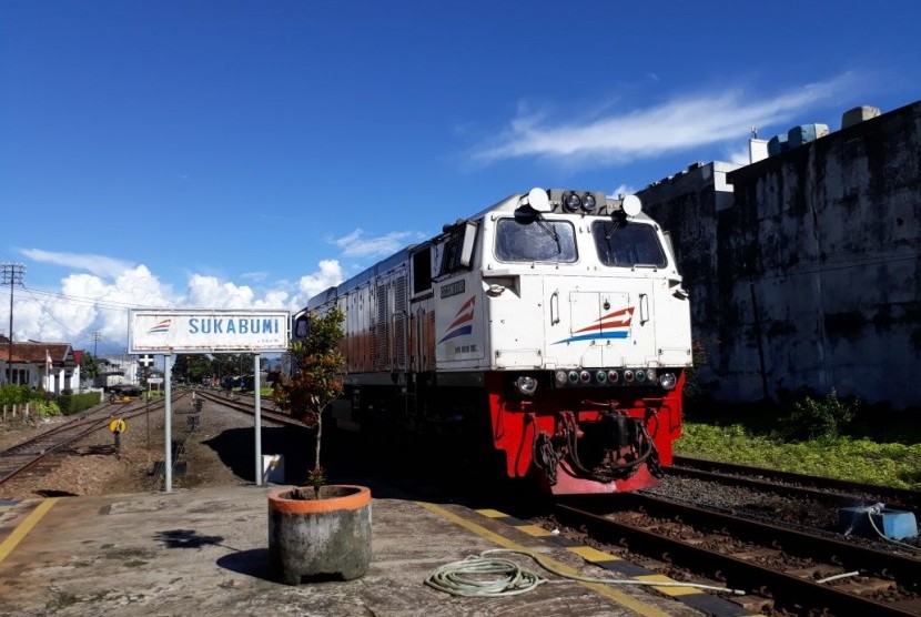 Kereta Pangrango jurusan Sukabumi-Bogor sudah beroperasi kembali mulai hari ini (9/2), namuan hanya sampai Stasiun Cigombong.