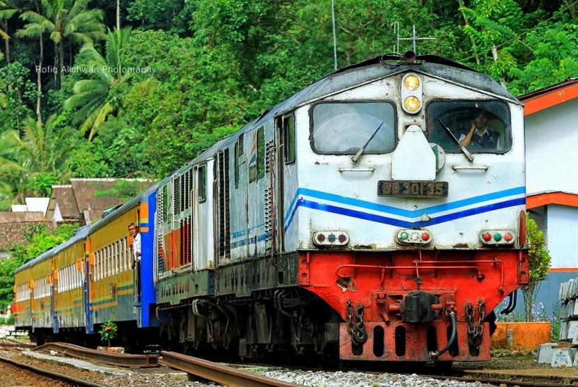 Kereta Probowangi jurusan Surabaya-Banyuwangi.