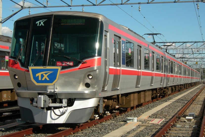 Kereta Tsukuba Express.