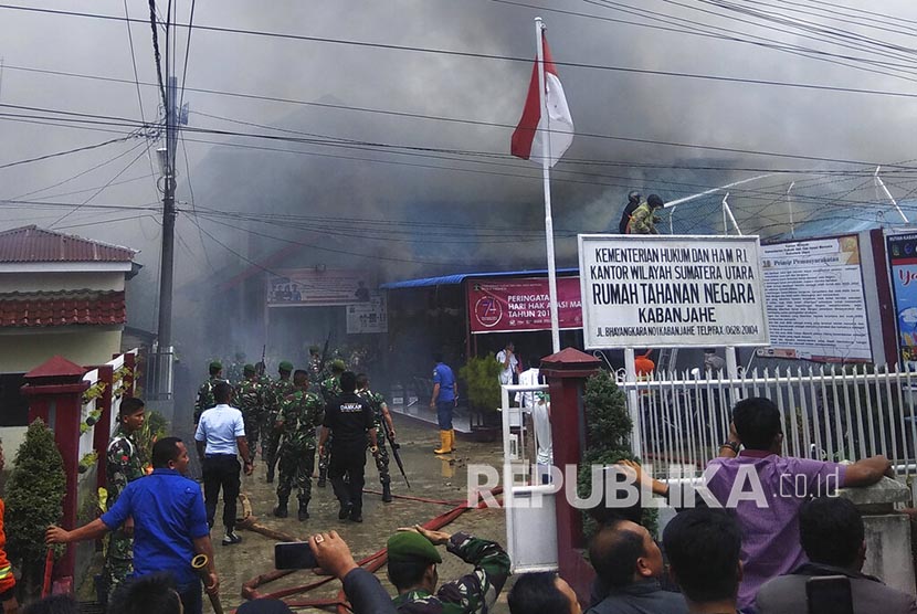 Kericuhan terjadi di Rumah Tahanan Negara (Rutan) Kelas II B Kabanjahe, Kabupaten Karo, Sumatra Utara, Rabu, (12/2). 