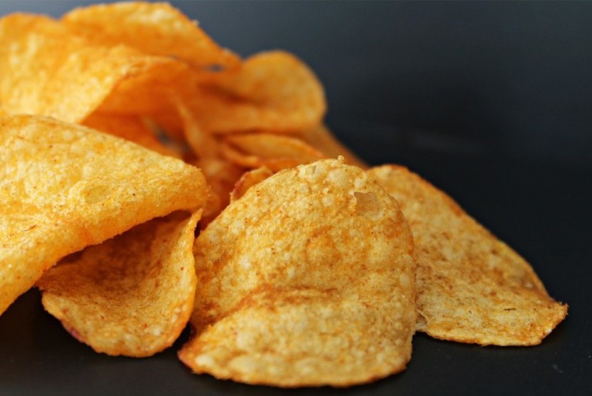 Ilustrasi keripik kentang. Rata-rata masyarakat Inggris makan sekitar dua kantong keripik kentang per pekan.