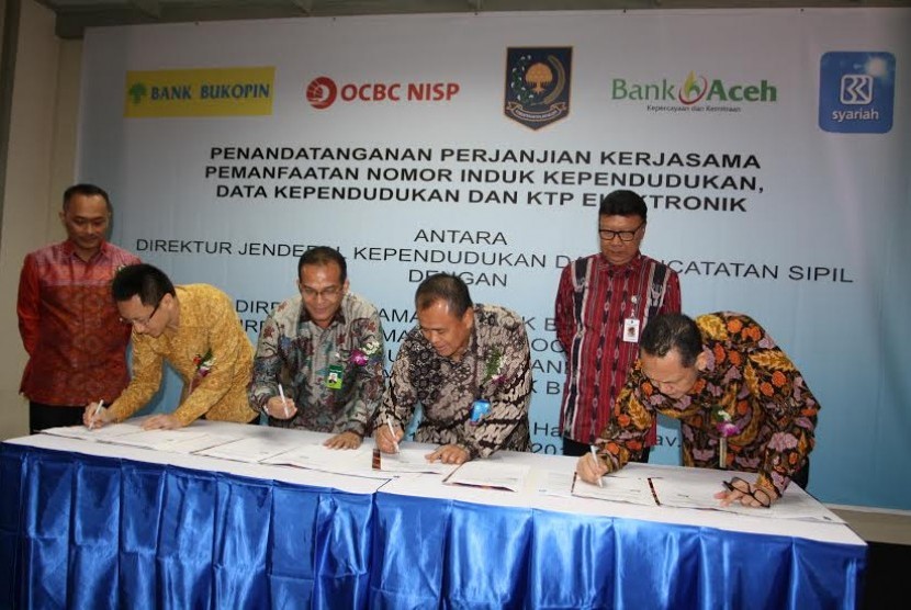 Kerja sama antara Bank BRISyariah bersama dengan Bank Bukopin, Bank OCBC NISP dan Bank Aceh dengan Kemendagri untuk integrasi data kependudukan