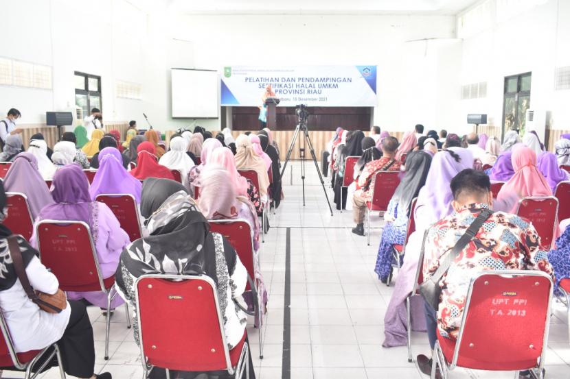 Kerja sama pelatihan dan pendampingan sertifikasi halal bagi UMKM yang ada di Provinsi Riau.