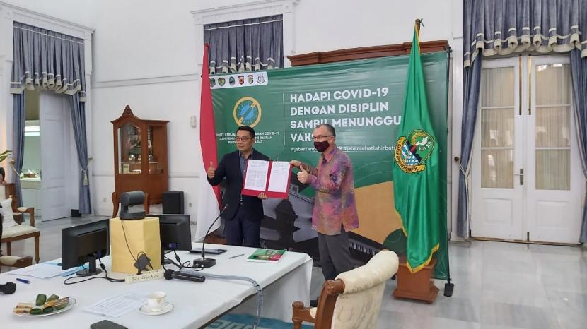 Kerja sama  penandatanganan letter of intent (LoI) dilakukan langsung oleh Gubernur Jawa Barat Ridwan Kamil dengan City of Glasgow Collage Britinia, di Gedung Pakuan, Bandung, Rabu (18/11).