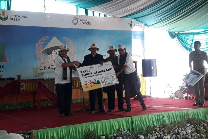 Kerja sama PT Petrokimia Gresik dan Jasindo dalam meluncurkan Cerdastani, Tuban, Senin (23/7)