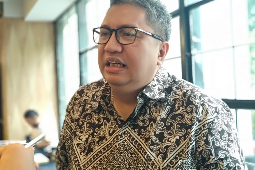 Kerua Umun Asosiasi Pengusaha Ritel Indonesia (Aprindo) Roy Mandey di kawasan Mega Kuningan, Jakarta Selatan, Rabu (21/11) menjelaskan mengenai peraturan pelarangan kantong plastik di ritel moderen yang kurang tepat.