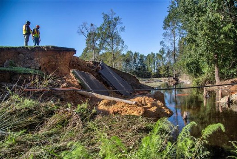 Kerusakan akibat badai Matthew di Goldsboro, North Carolina, Ahad, 9 Oktober 2016.