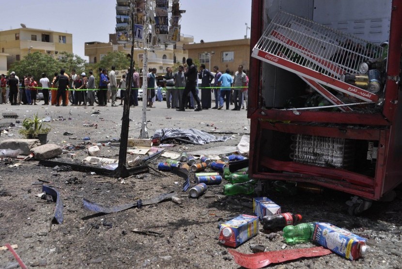 Kerusakan yang ditimbulkan akibat bom bunuh diri. Pada 23 Juli 2005, puluhan orang terbunuh dalam ledakan bom bunuh diri di Mesir. Ilustrasi.
