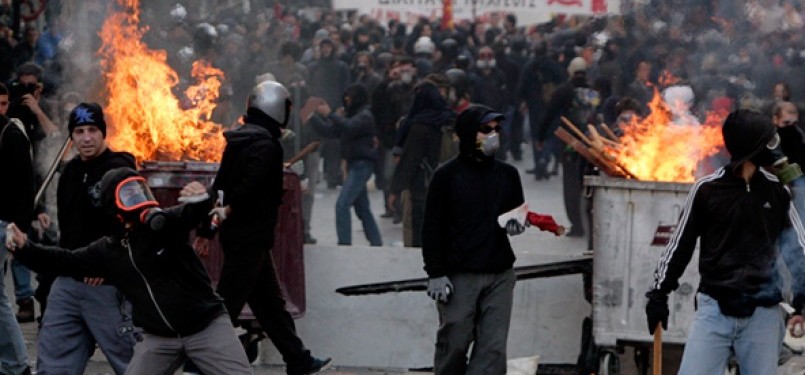 Kerusuhan di Yunani akibat krisis  ekonomi di negeri itu yang berkepanjangan sejak tahun 2008