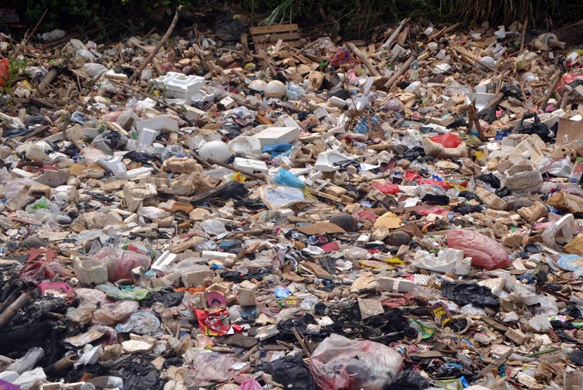 Produksi sampah masyarakat yang terus meningkat (ilustrasi) 