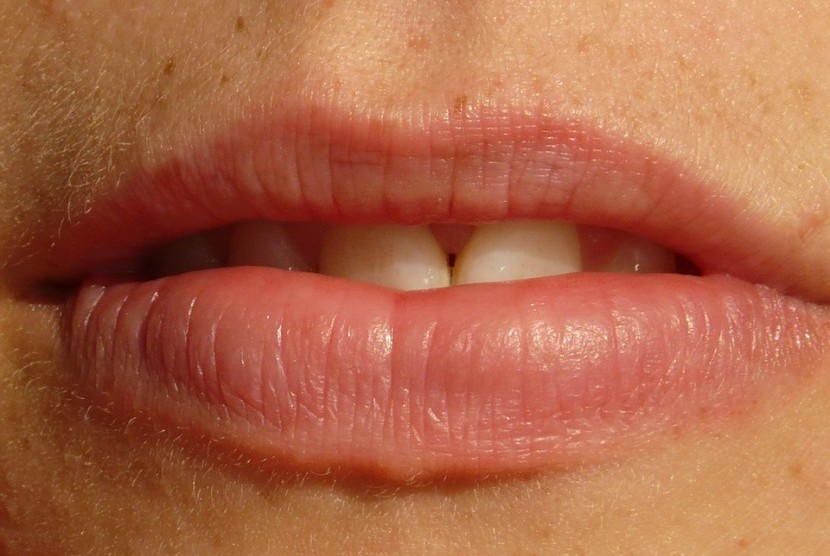Kesehatan kulit bibir merupakan salah satu gejala kesehatan tubuh.