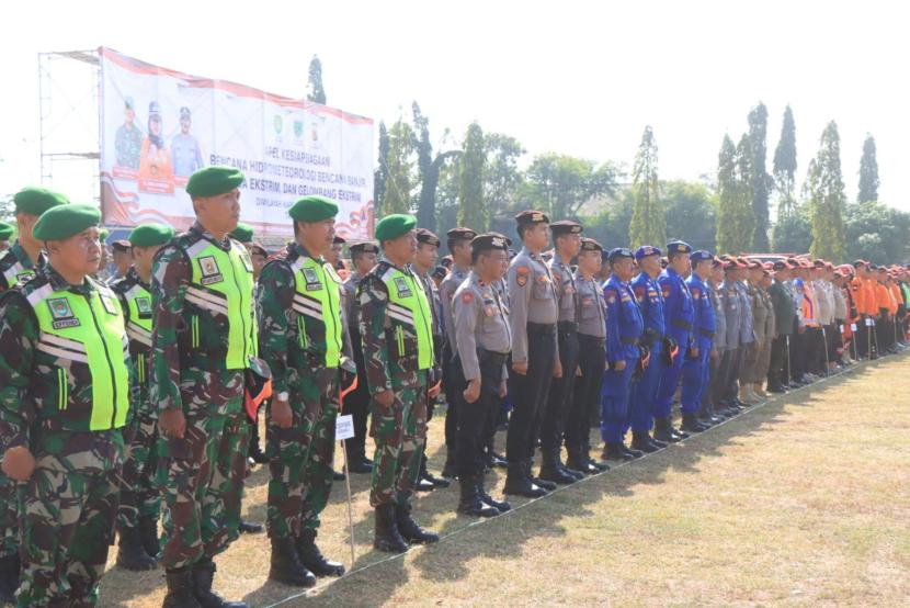 Apel Kesiapsiagaan Menghadapi Bencana Hidrometeorologi Tahun 2024, di Lapangan Sport Center Indramayu, Jumat (20/9/2024). 