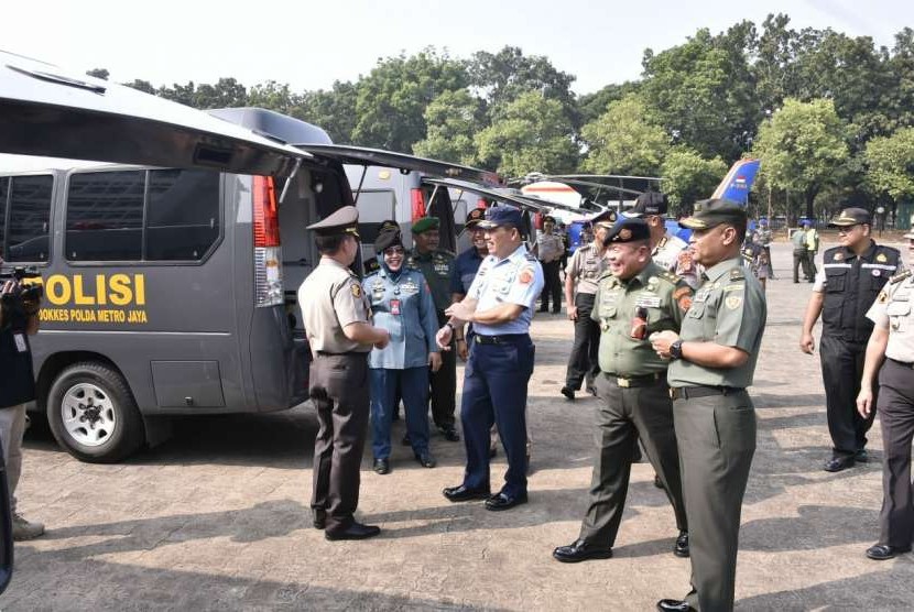 Kesiapsiagaan personel Tim Medis Kesehatan yang tergabung dalam Satuan Tugas (Satgas) Kesehatan TNI-Polri telah dipersiapkan juga dilengkapi dengan armada Ambulans darat maupun Ambulans udara berbagai tipe. 