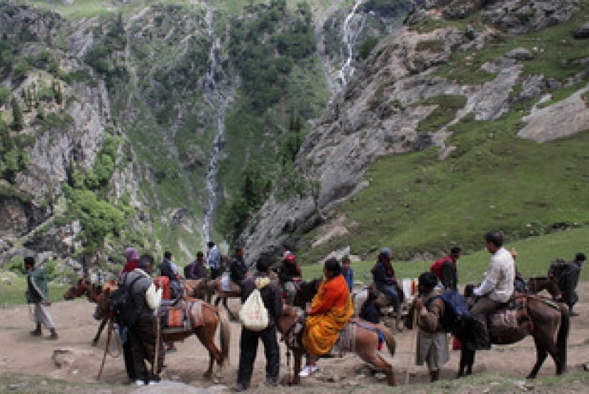 Kesibukan masyarakat di Himalaya. Pihak berwenang India akan menghancurkan beberapa bangunan di kota Himalaya utara dekat perbatasan China, Kota Joshimath. 