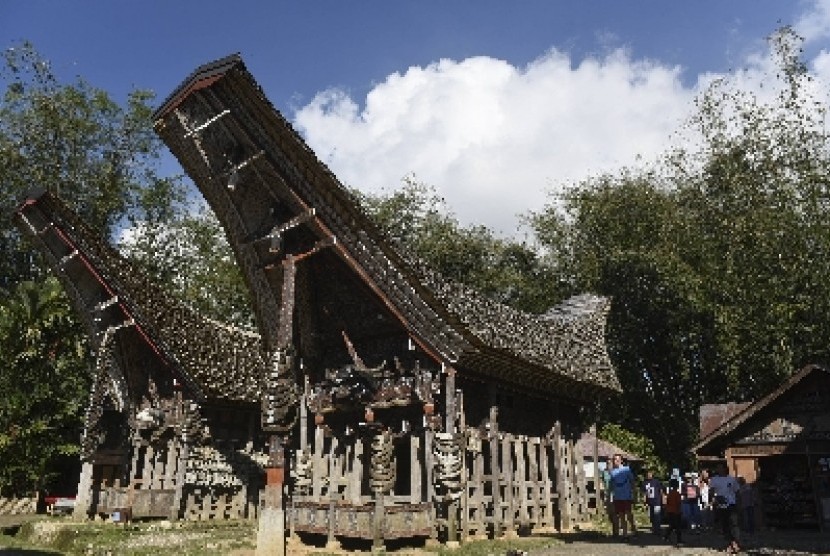 Kete Kesu merupakan salah satu objek wisata di Toraja yang ramai dikunjungi baik wisatawan lokal atau pun mancanegara terutama di hari libur.