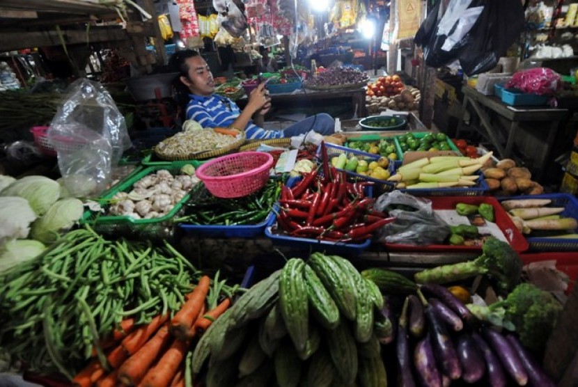 Bahan pangan dijual di pasar tradisional. ilustrasi