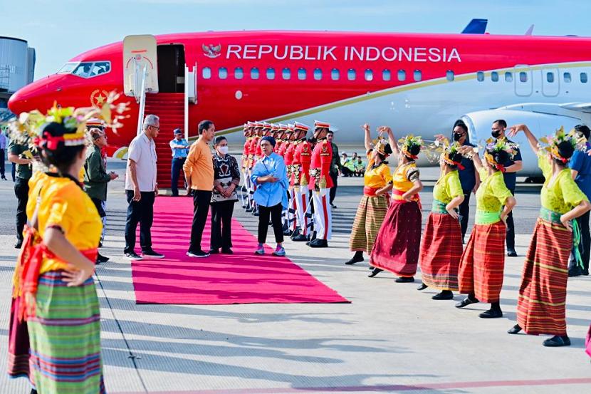 Ketibaan Presiden Jokowi dan Iriana di Bandara Internasional Komodo, NTT disimulasikan sebagaimana penyambutan para pemimpin ASEAN yang akan menghadiri Konferensi Tingkat Tinggi (KTT) ke-42 ASEAN