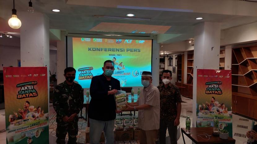 Ketua ACT Bekasi Rizky Renanda Aditya meluncurkan Aksi Tanpa Batas Ramadan 2.0 dok. 