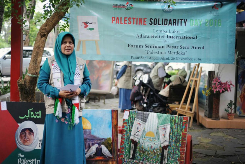 Ketua Adara Nurjanah Hulwani memberi sambutan di Hari Solidaritas Internasional bersama rakyat Palestina dan di Indonesia dikenal dengan Palestine Solidarity Day (PSD).