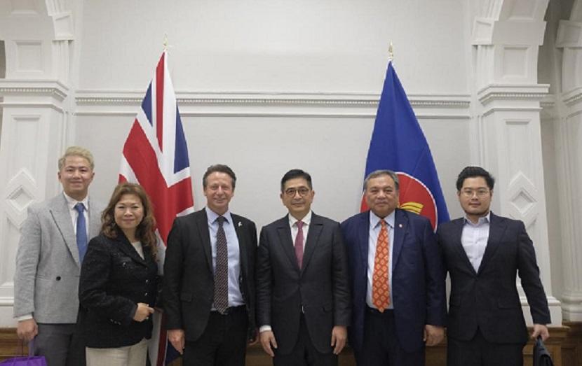 Ketua ASEAN Business Advisory Council (ASEAN-BAC) Arsjad Rasjid mengajak para pengusaha Inggris untuk berinvestasi dalam penurunan emisi karbon dan peningkatan kualitas kesehatan di negara-negara Asia Tenggara. Ajakan itu disampaikan saat melakukan roadshow ASEAN-BAC di London, Inggris, pada 14-18 Mei 2023.
