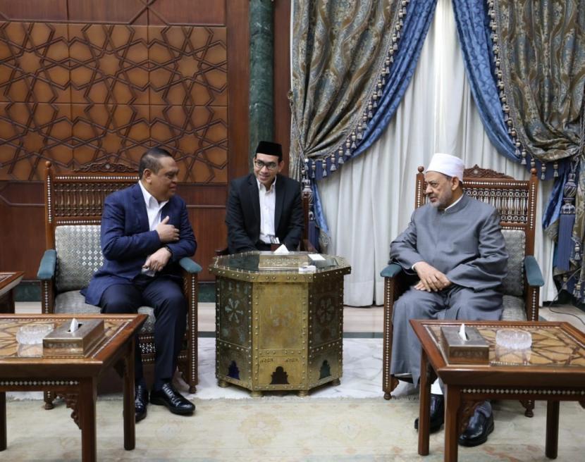 Ketua ASFA Foundation Komjen (Purn) Dr Syafruddin Kambo bertemu dengan Grand Syaikh Al-Azhar Prof Dr Ahmad At-Thayib di kantornya Al Azhar, Kairo, Mesir, Ahad (3/11/2024). 