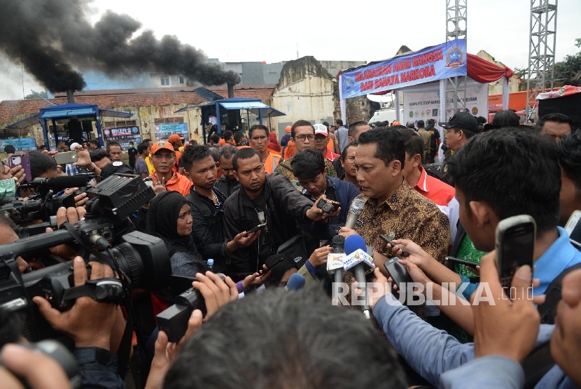 Ketua Badan Narkotika Nasional (BNN) Budi Waseso saat pemusnahan narkoba di Taman Sari, Jakarta, Jumat (26/2). 