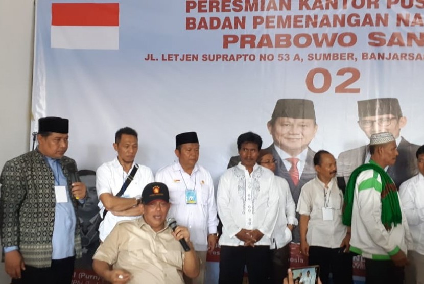 Ketua Badan Pemenangan Nasional (BPN) Prabowo-Sandi, Djoko Santoso, meresmikan Kantor Pusat BPN di Jl Letjen Suprapto No 53 A Sumber, Banjarsari, Solo, Jumat (11/1).