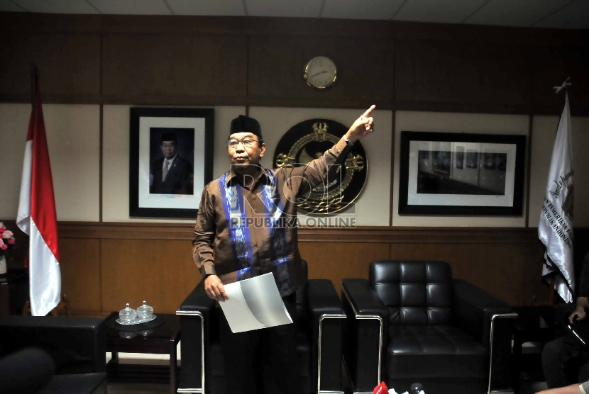  Ketua Badan Pemeriksa Keuangan (BPK) Harry Azhar Azis saat memberikan keterangan pers di kantor BPK, Jakarta, Rabu (18/2).
